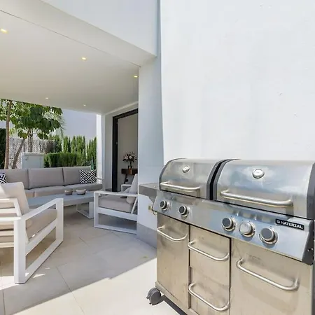 Villa New Luxury 4br Pool, Bbq Estepona