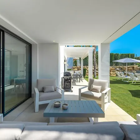 New Luxury 4br Pool, Bbq Villa *